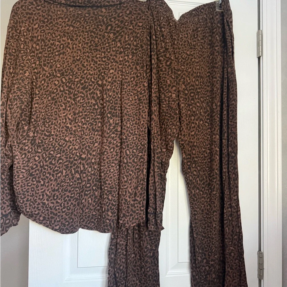 Victoria's Secret Leopard Print Pajama Set XL - Picture 2 of 5
